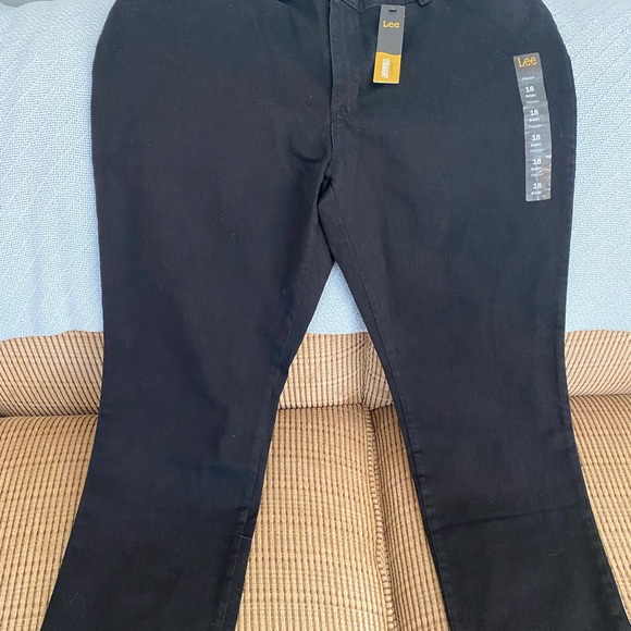 NWT Lee Relaxed Fit Short Straight Leg Black Jeans - Picture 6 of 10